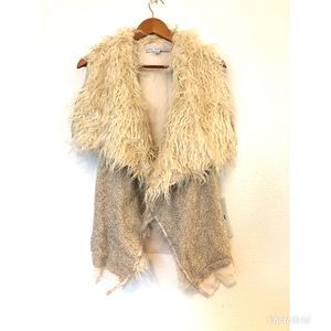 Faux fur sleeveless vest (Almost Famous vibes)